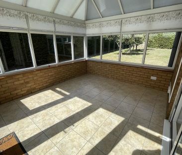 4 bedroom detached bungalow to rent - Photo 3