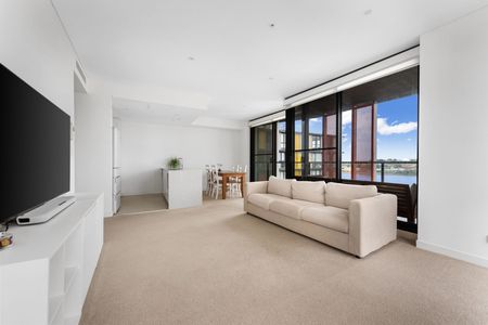 Experience Luxury Living with Ultimate Convenience - Photo 4