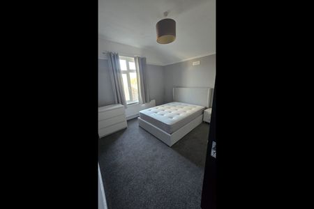 Room in a Shared House, Melfort Rd, CR7 - Photo 4