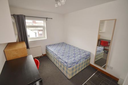 7 bedroom terraced house to rent - Photo 3