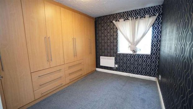 Nialls Court, Thackley, Bradford, BD10 - Photo 1