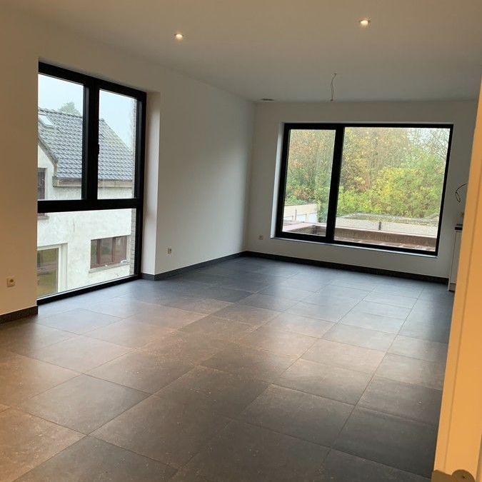 Nieuwbouw Praktijkruimte met Duplex Appartement (3 Slaapkamers) en Tuin - Photo 1