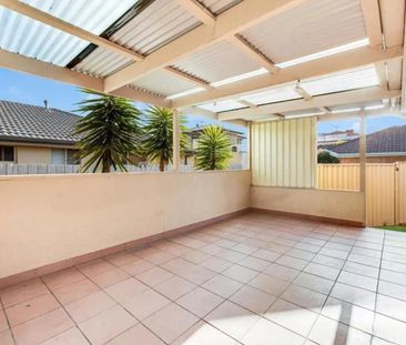 LOVELY 3 BEDROOM HOME - Photo 4