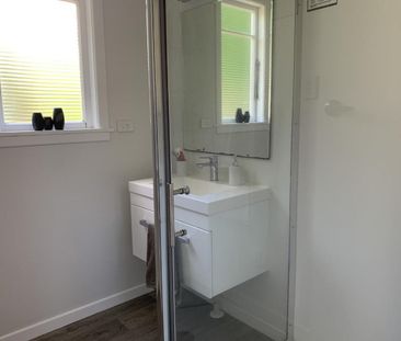 Tidy and close to Town - Photo 4