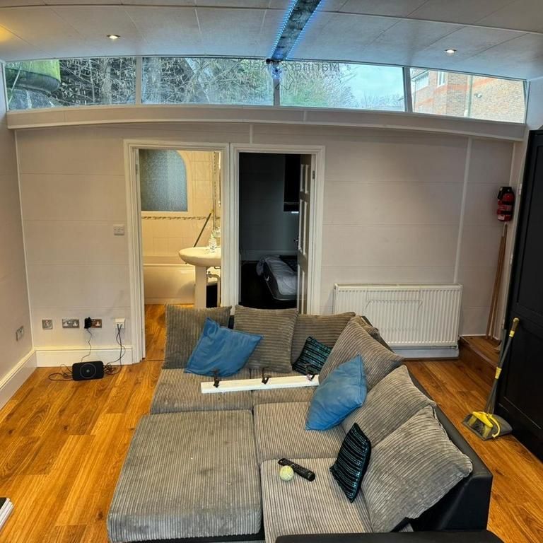 1 bedroom houseboat to rent - Photo 1