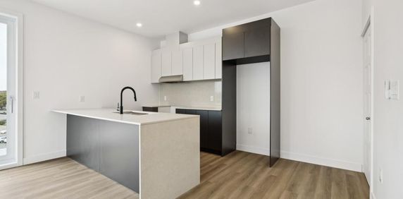 Beaux 3 1/2 ou 4 1/2 au centre-ville, Valleyfield ! SEPTEMBRE 2025 - Photo 2