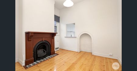 EXECUTIVE PROPERTY IN PRIME CENTRAL LOCATION - Photo 2