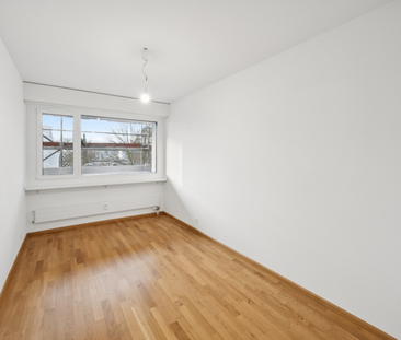 Lichtdurchflutete Wohnung mit grossem Balkon an ruhiger Lage - Foto 2