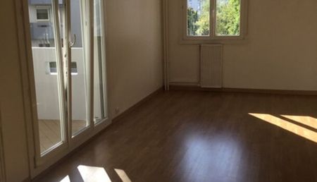 Appartement 4 pièces 80m2 REIMS 940 euros - Photo 5