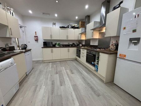 1 bedroom in a house share to rent - Photo 5