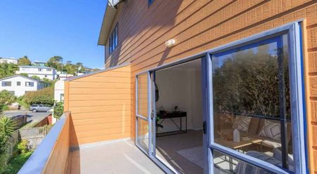 Modern 3-Bedroom Townhouse in Newlands - Photo 4