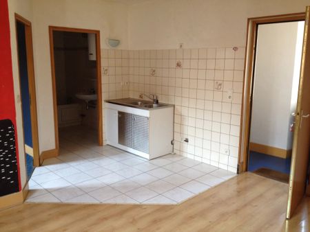 Location Appartement 2 pièces 40m² SALLANCHES 74700 - Photo 3