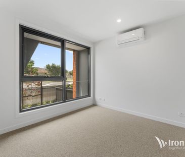 Brand-New North-Facing Townhome with Private Winter Garden - Photo 6