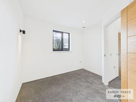 4 bedroom detached house to rent - Photo 3