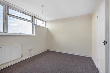 3 bedroom flat to rent - Photo 5