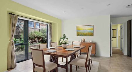 Charming 3-bedroom nestled down a private righ... - Photo 3