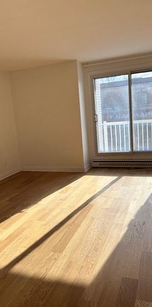 Grand 2 1/2 metro Jean-Talon, Villeray - Photo 1