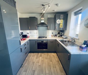 Underwood Close - Photo 1