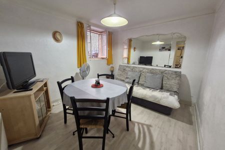 BAIL MEUBLE 3P CARRAS - - Photo 3