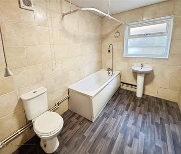 3 bedroom terraced house to rent - Photo 6