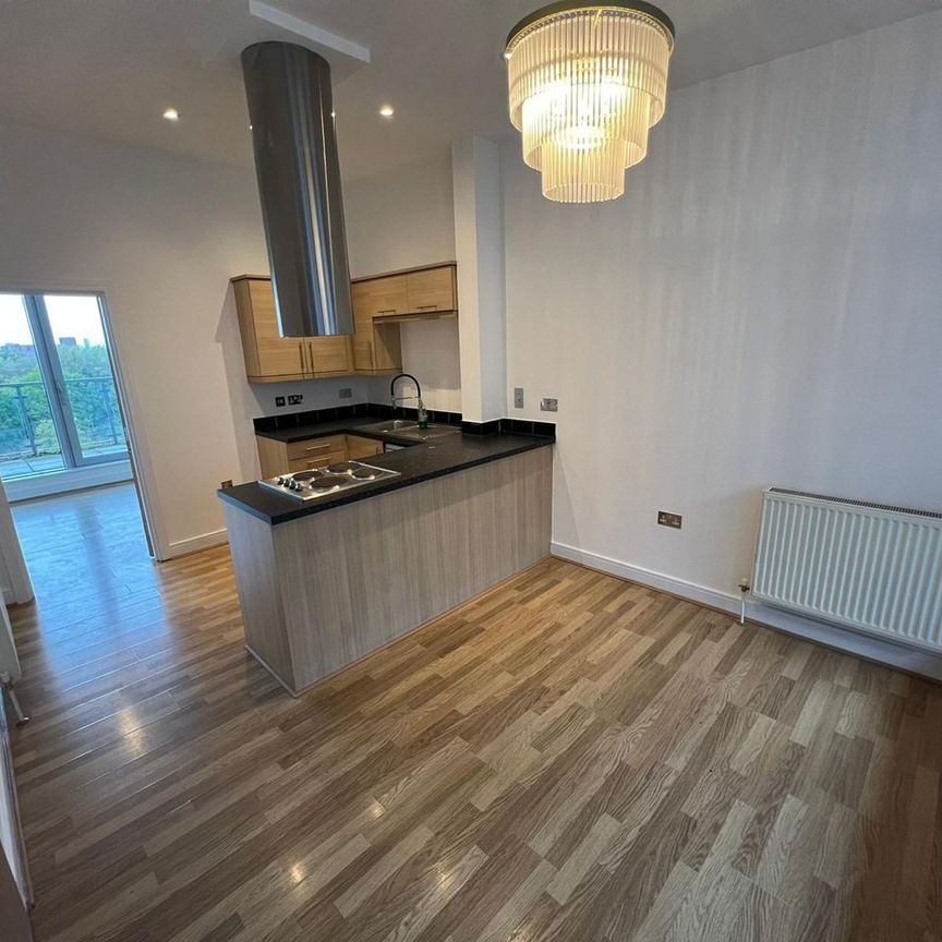 2 Bed Flat, Highbridge Road, IG11 - Photo 1