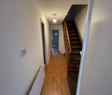 Room in a Shared House, Maple Close, M6 - Photo 6