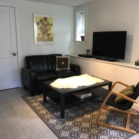 KITSILANO FURNISHED 1- BEDROOM GARDEN SUITE - Photo 3