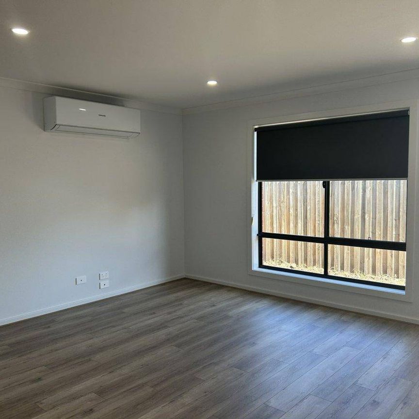 MODERN TOWNHOUSE - Photo 1