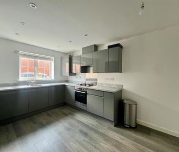 3 bedroom semi-detached house to rent - Photo 5