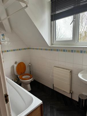 Flat , Green Hill Road, Leeds - Photo 1