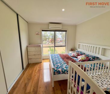 A modern well-appointed upstairs unit - apartment! - Photo 3