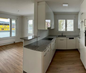 Helle geräumige 4 1/2 Zi- Wohnung - Photo 4
