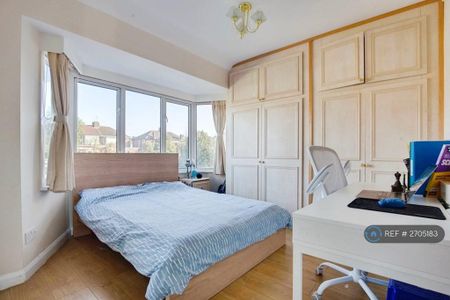 4 bedroom semi-detached house to rent - Photo 2