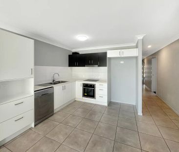 “Stylish and Spacious Family Duplex in Brentwood Forest Estate, Bel... - Photo 2