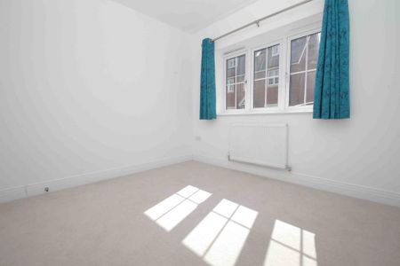 4 bedroom detached house to rent - Photo 2