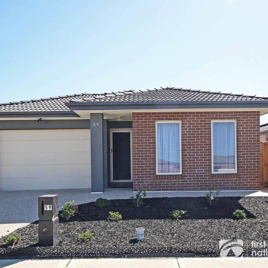 Modern 4 Bedroom Home - Photo 1