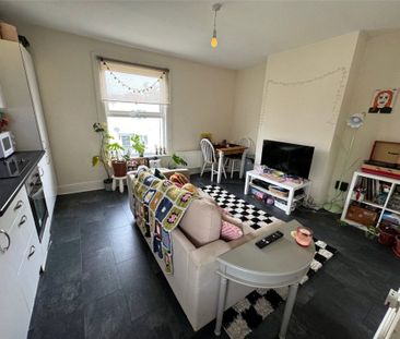 2 Bedroom Flat / Apartment - Cambridge Road, Southampton - Photo 6