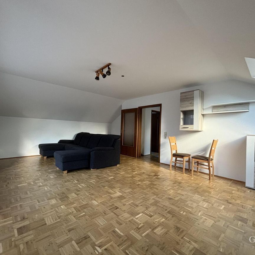 Möblierte 2 Zimmer-DG-Wohnung im 3-FH - Photo 1