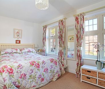 4 bedroom terraced house to rent - Photo 6
