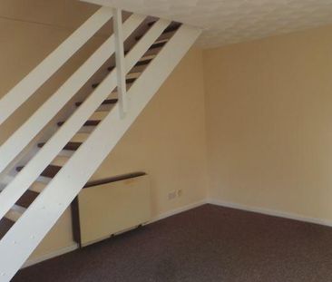 2 bedroom end of terrace house to rent - Photo 3