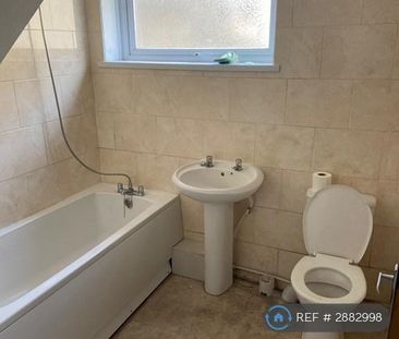 2 bedroom semi-detached house to rent - Photo 3