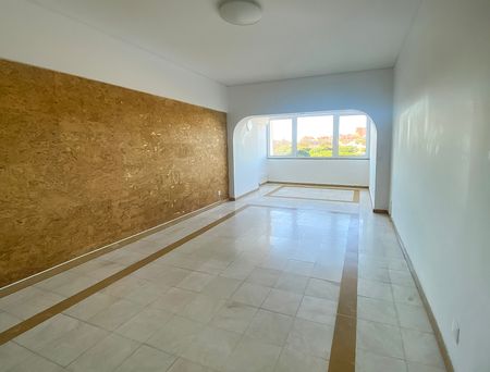 Spacious one-Bedroom unfurnished apartment in Bairro do Rosario, Cascais - Photo 3