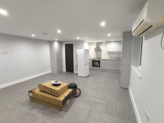 5 bedroom semi-detached house to rent - Photo 1