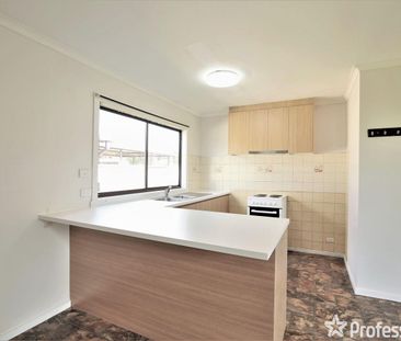 4 bedroom home with 2 living areas - Photo 1