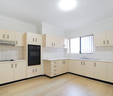 Renovated Two-Bedroom Apartment in Ideal Location - Photo 1