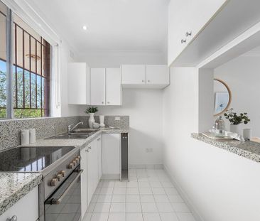 Tastefully Renovated, Centrally Situated, Breathtakingly Ambient, S... - Photo 1