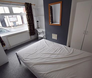 4 bedroom terraced house to rent - Photo 1