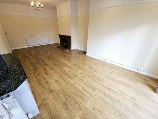 Earls Hall Avenue, Southend On Sea, Southend On Sea, Essex, SS2 - Photo 1