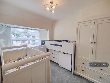 3 bedroom semi-detached house to rent - Photo 5