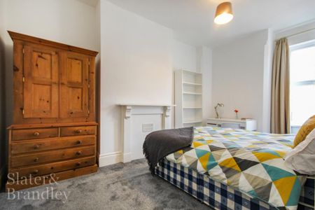 6 bedroom terraced house to rent - Photo 2